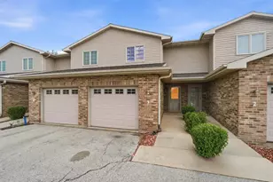 2127 Royal Crest Cir, Green Bay, WI 54311 - Photo 1