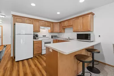 2127 Royal Crest Circle #3, Green Bay, WI 54311 - Photo 7