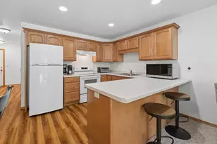 2127 Royal Crest Cir, Green Bay, WI 54311 - Photo 7