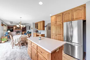 1990 Tyler Ln, De Pere, WI 54115 - Photo 9