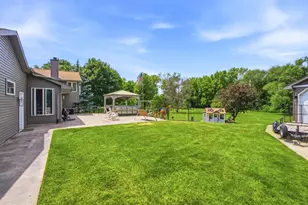 926 Millbrook Dr, Neenah, WI 54956 - Photo 33