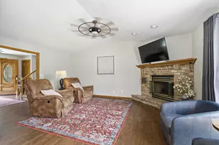 926 Millbrook Dr, Neenah, WI 54956 - Photo 3