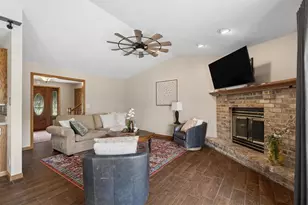 926 Millbrook Dr, Neenah, WI 54956 - Photo 5