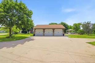 926 Millbrook Dr, Neenah, WI 54956 - Photo 33