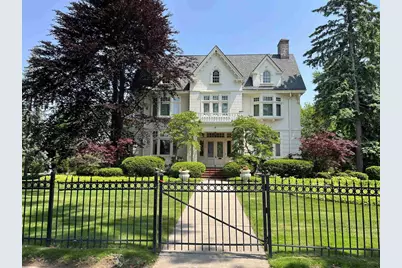 402 E Wisconsin Avenue, Neenah, WI 54956 - Photo 1