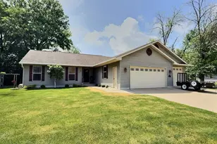 1085 Hillwood Run Dr, Oshkosh, WI 54901 - Photo 1