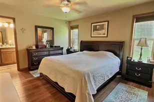 1085 Hillwood Run Dr, Oshkosh, WI 54901 - Photo 9