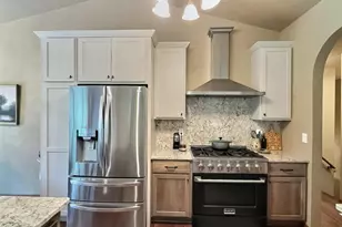 1085 Hillwood Run Dr, Oshkosh, WI 54901 - Photo 7