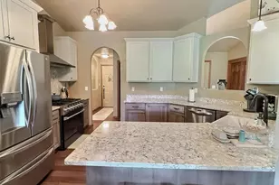 1085 Hillwood Run Dr, Oshkosh, WI 54901 - Photo 3