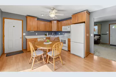 56 Pioneer Court, Fond du Lac, WI 54935 - Photo 5