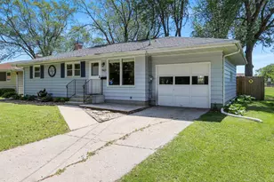 947 Redley Ct, Green Bay, WI 54304 - Photo 3