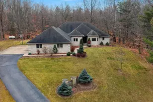 425 Hill Haven Ct, Little Suamico, WI 54141 - Photo 3