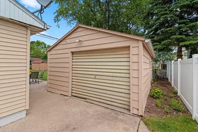 1429 S Oneida Street, Green Bay, WI 54304 - Photo 3