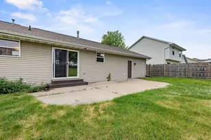 1085 Grassymeadow Ln, Menasha, WI 54952 - Photo 31