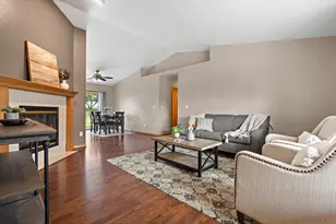 1085 Grassymeadow Ln, Menasha, WI 54952 - Photo 5