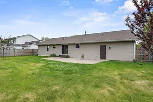 1085 Grassymeadow Ln, Menasha, WI 54952 - Photo 29