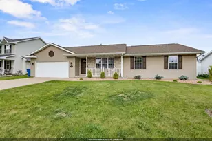 1085 Grassymeadow Ln, Menasha, WI 54952 - Photo 1