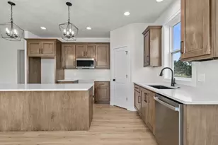 N8851 Killarney Way, Menasha, WI 54952 - Photo 3
