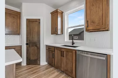 N8851 Killarney Way, Menasha, WI 54952 - Photo 15