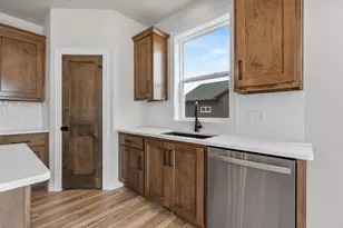 N8851 Killarney Way, Menasha, WI 54952 - Photo 15