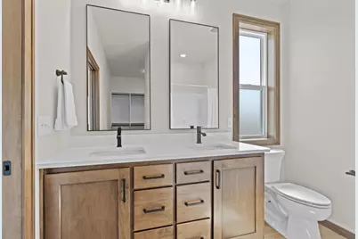 N8851 Killarney Way, Menasha, WI 54952 - Photo 15
