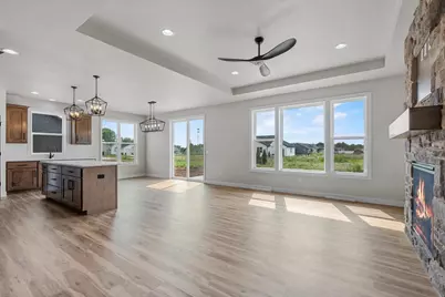N8851 Killarney Way, Menasha, WI 54952 - Photo 5