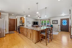 960 Maricopa Dr, Oshkosh, WI 54904 - Photo 3