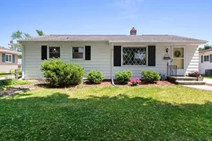 1613 Jay Ln, Green Bay, WI 54304 - Photo 3