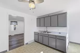 1001 W Grant St, Appleton, WI 54914 - Photo 5