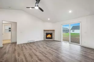 1435 Crossroads Dr, De Pere, WI 54115 - Photo 5