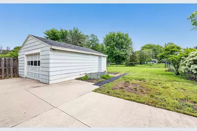 1243 S Irwin Avenue, Green Bay, WI 54301 - Photo 5
