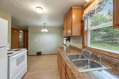 3125 Breezewood Lane, Neenah, WI 54956 - Photo 9