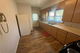 27 E 14th St, Clintonville, WI 54929 - Photo 11