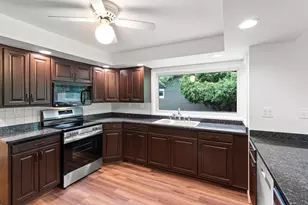 1511 N Briarcliff Dr, Appleton, WI 54915 - Photo 5
