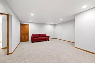 2143 W Melcorn Cir, De Pere, WI 54115 - Photo 39