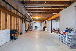 2143 W Melcorn Cir, De Pere, WI 54115 - Photo 41
