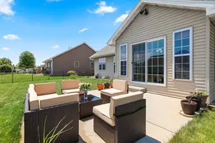 2143 W Melcorn Cir, De Pere, WI 54115 - Photo 17