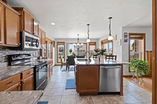 2143 W Melcorn Cir, De Pere, WI 54115 - Photo 11