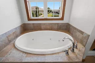 2143 W Melcorn Cir, De Pere, WI 54115 - Photo 33