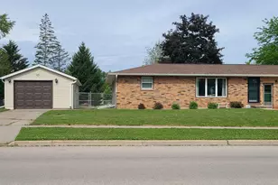 1023 Rockwell Rd, Green Bay, WI 54313 - Photo 5