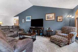 1301 Kampo Dr, Neenah, WI 54956 - Photo 5