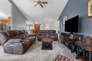 1301 Kampo Dr, Neenah, WI 54956 - Photo 7