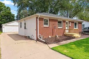 1225 Redwood Dr, Green Bay, WI 54304 - Photo 3