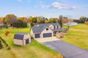 8120 Challenger Dr, Neenah, WI 54956 - Photo 3