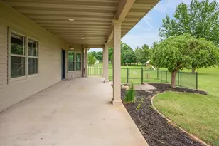 8120 Challenger Dr, Neenah, WI 54956 - Photo 7