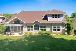 935 Brighton Dr, Menasha, WI 54952 - Photo 5