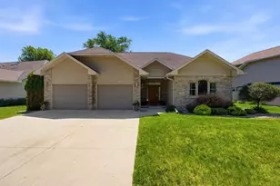 935 Brighton Dr, Menasha, WI 54952 - Photo 1