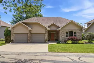 935 Brighton Dr, Menasha, WI 54952 - Photo 1