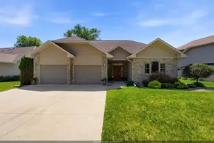 935 Brighton Dr, Menasha, WI 54952 - Photo 1