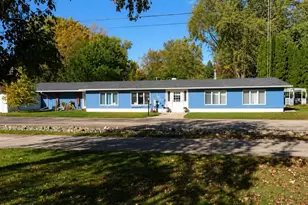 724 Lakeshore Dr, Fond du Lac, WI 54937 - Photo 1